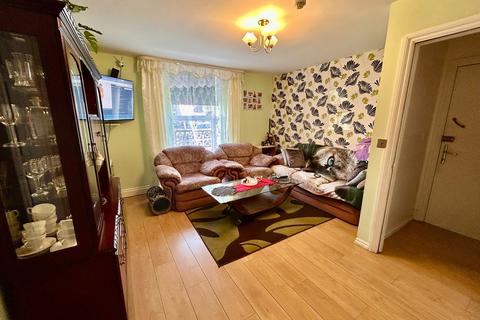 2 bedroom ground floor flat for sale, Kent Square, GREAT YARMOUTH