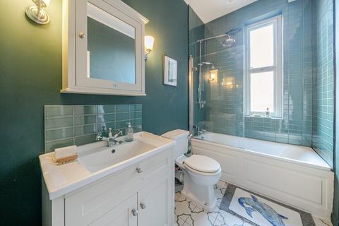 1 bedroom flat for sale, Prince of Wales Drive, London, SW11