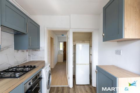 3 bedroom semi-detached house to rent, Wolverhampton Road, Oldbury, B68