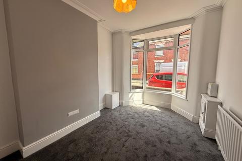 2 bedroom terraced house to rent, Walthall St, Crewe