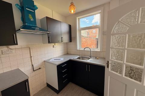 2 bedroom terraced house to rent, Walthall St, Crewe