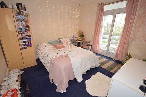 Flat - Maxwell Road, Winton