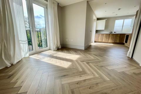 2 bedroom apartment to rent, Churchfields, London E18