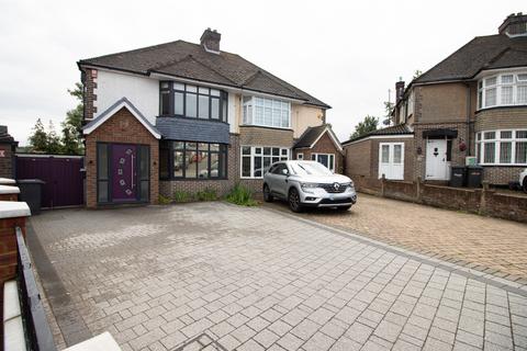 3 bedroom semi-detached house to rent, Graham Gardens Luton LU3 1NF