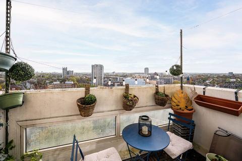 2 bedroom flat for sale, Beckett House, Stockwell, London, SW9