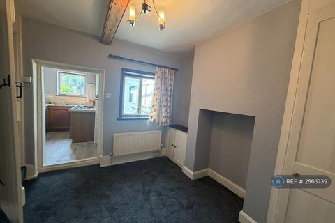 3 bedroom end of terrace house to rent, Hollis Row, Redhill, RH1