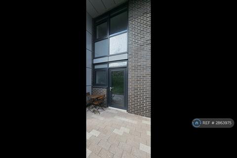 2 bedroom semi-detached house to rent, Furness Quay, Salford, M50