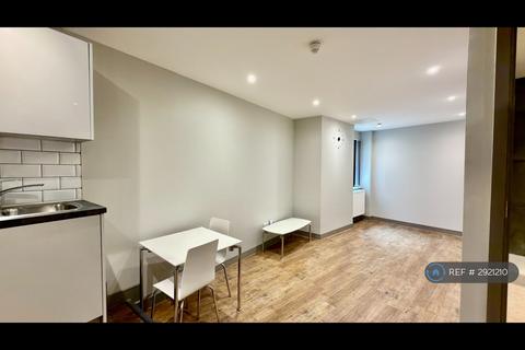 Studio to rent, Week Street, Maidstone, ME14