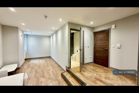 Studio to rent, Week Street, Maidstone, ME14