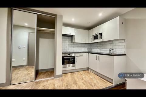 Studio to rent, Week Street, Maidstone, ME14