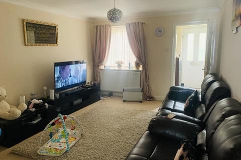 2 bedroom semi-detached house to rent, Brookdale Park, Crewe