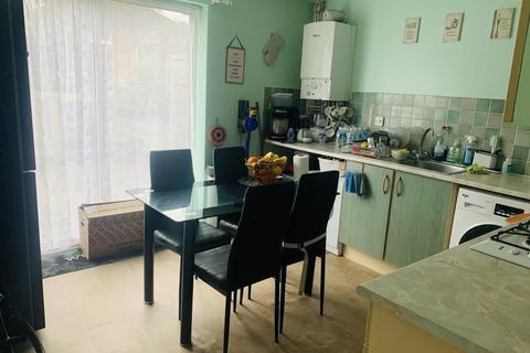 2 bedroom semi-detached house to rent, Brookdale Park, Crewe