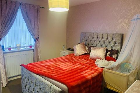 2 bedroom semi-detached house to rent, Brookdale Park, Crewe
