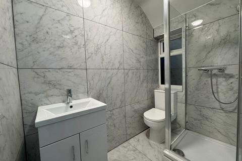 Studio to rent, 96 Mornington Crescent, Hounslow TW5