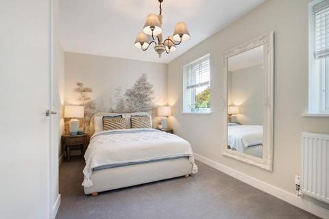 3 bedroom semi-detached house for sale, at Kingsley Park, Billericay CM12