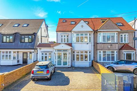 5 bedroom semi-detached house for sale, Wensleydale Avenue, Ilford IG5