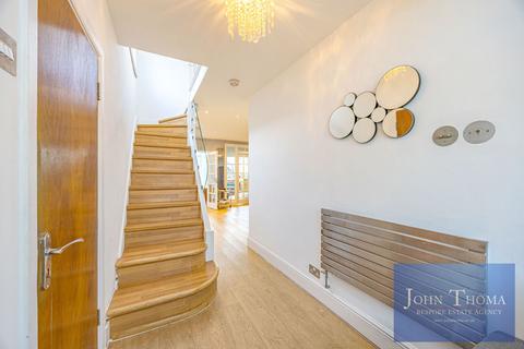5 bedroom semi-detached house for sale, Wensleydale Avenue, Ilford IG5
