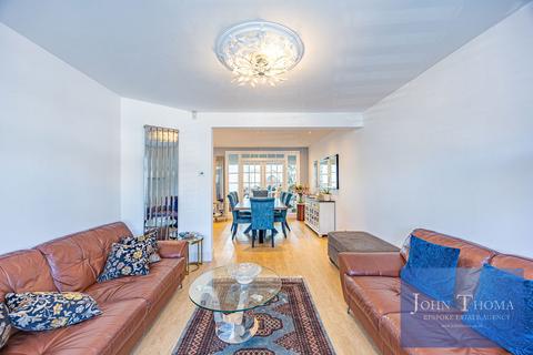 5 bedroom semi-detached house for sale, Wensleydale Avenue, Ilford IG5
