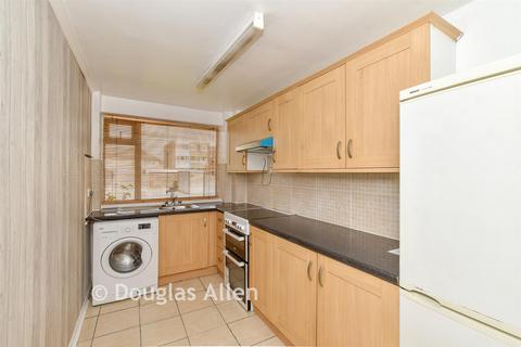 2 bedroom ground floor flat for sale, Winston Close, Romford RM7