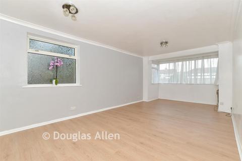 2 bedroom ground floor flat for sale, Winston Close, Romford RM7