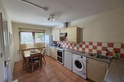 3 bedroom semi-detached house to rent, Seafield Lane, Dundee,