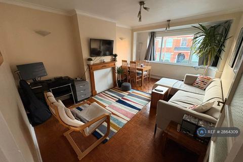 2 bedroom flat to rent, Elmbourne Road, London, SW17