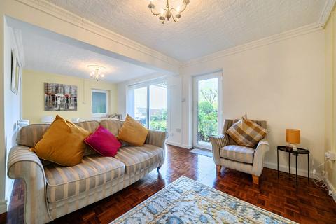 2 bedroom apartment for sale, Hollybush Road, Cyncoed, Cardiff
