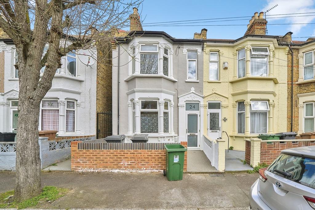 5 bedroom end of terrace house for sale
