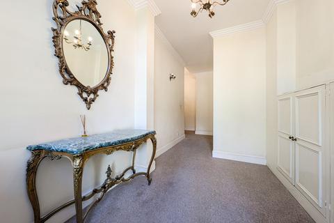 2 bedroom apartment to rent, Helme Lodge,  Lake Road, London