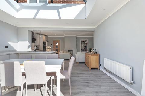 3 bedroom detached house for sale, Swanns Meadow, Great Bookham, Leatherhead, Surrey, KT23