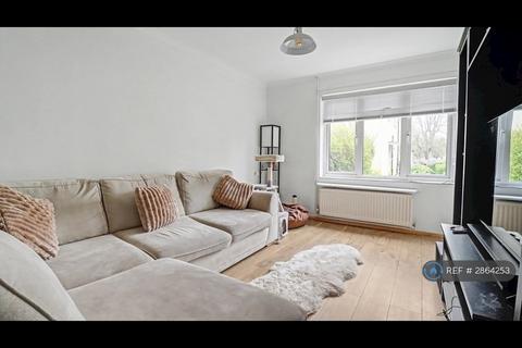 3 bedroom semi-detached house to rent, Northumberland Avenue, Bury St Edmunds, IP32