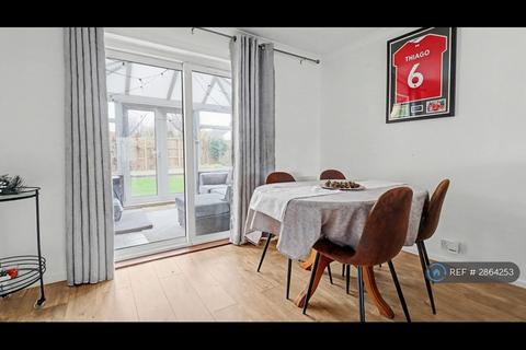 3 bedroom semi-detached house to rent, Northumberland Avenue, Bury St Edmunds, IP32