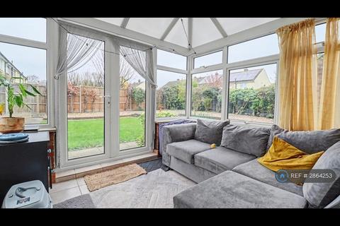 3 bedroom semi-detached house to rent, Northumberland Avenue, Bury St Edmunds, IP32