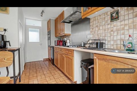 3 bedroom semi-detached house to rent, Northumberland Avenue, Bury St Edmunds, IP32
