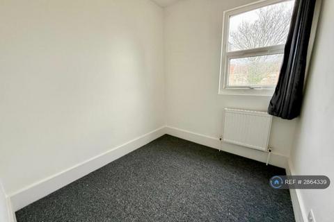 2 bedroom flat to rent, Stanley Road, London, E12