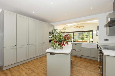 4 bedroom detached house for sale, Fourth Avenue, Worthing