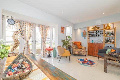 3 bedroom semi-detached house for sale, Davy Street, Aylesham, Canterbury, Kent, CT3