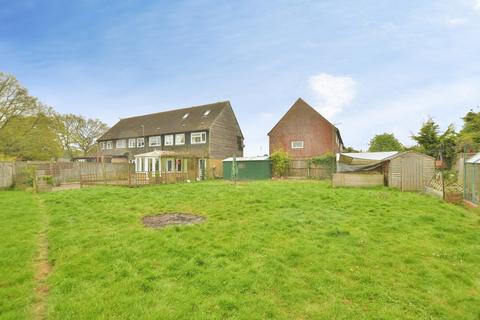 3 bedroom end of terrace house for sale, Cheeselands, Ashford, Kent, TN27