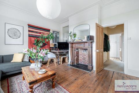 2 bedroom flat for sale, Station Road, Petersfield, GU32