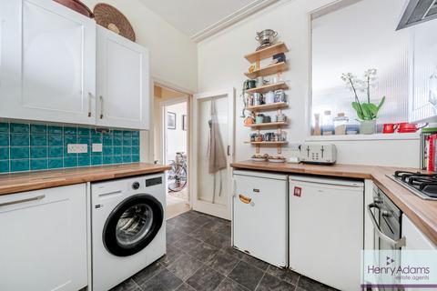 2 bedroom flat for sale, Station Road, Petersfield, GU32