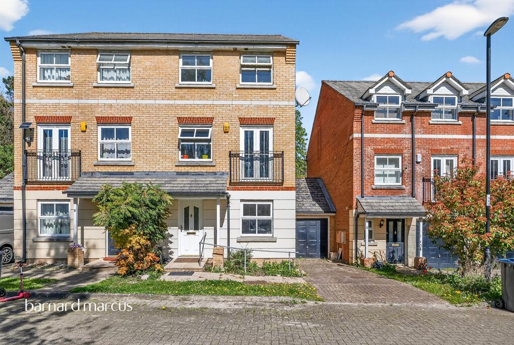 Detached house exterior, driveway