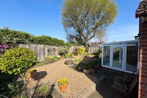 2 bedroom detached bungalow for sale, Overbrook, Evesham