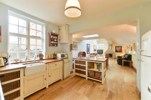 3 bedroom cottage for sale, Tadworth Street, Tadworth
