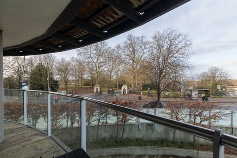 1 bedroom flat for sale, Queenstown Road, Chelsea Bridge Wharf SW11