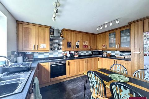 4 bedroom detached house for sale, Plas Avenue, Prestatyn, Denbighshire LL19 9NH