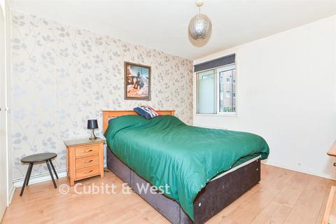 1 bedroom ground floor flat for sale, Clayhall House, Reigate RH2
