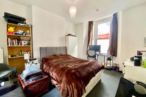 6 bedroom end of terrace house to rent, Ennis Road, London, Greater London, N4