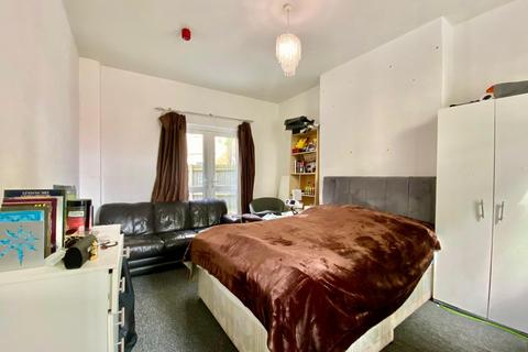 6 bedroom end of terrace house to rent, Ennis Road, London, Greater London, N4