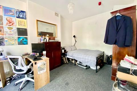 6 bedroom end of terrace house to rent, Ennis Road, London, Greater London, N4
