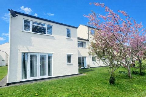 1 bedroom flat for sale, 33 Glan Gors, Harlech